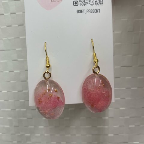 ピンクの紫陽花とゴールドのピアス　イヤリング