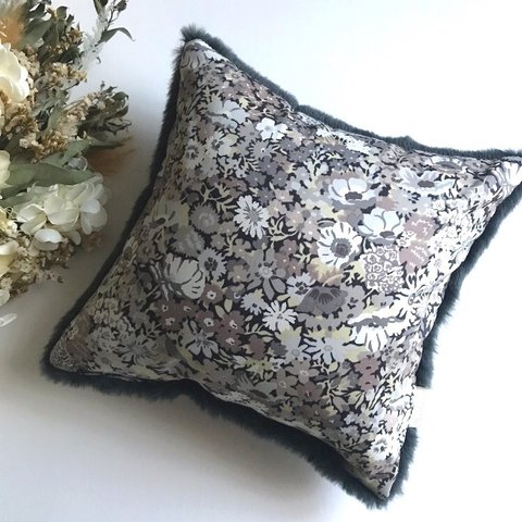 小さなクッション20cm角＊＊Thorp＊liberty fabric