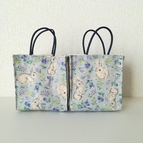 紙袋風ギフトバッグ2点セット＜うさぎ＆木の実　RABBIT & BOTANICAL＞淡水色 　light blue