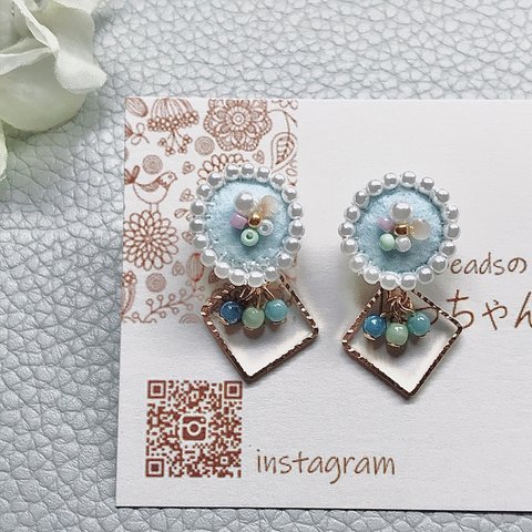 ビーズ刺繍『プチプチピアス』ブルー