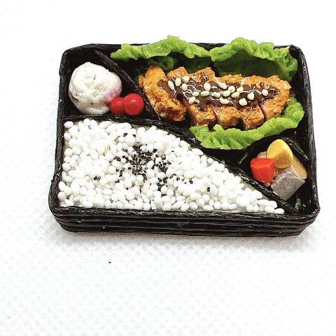 お弁当シリーズ(トンカツ弁当)