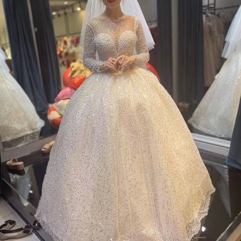 ウエディングドレス パール キラキラチュール 長袖 クルーネック 華やかなトレーン 編み上げ 花嫁 結婚式
