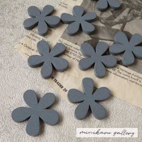 在庫限りgray(8pcs)Flower wood cabochon