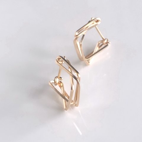 14kgf diagonal square  3連　キャッチレス　フープピアス