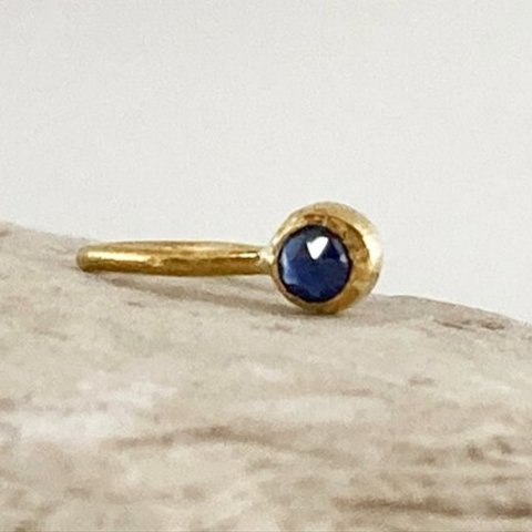 ◇ローズカット天然サファイア 純金クリップピアス◇K24 Pure Gold+Natural Sapphire（片耳分）