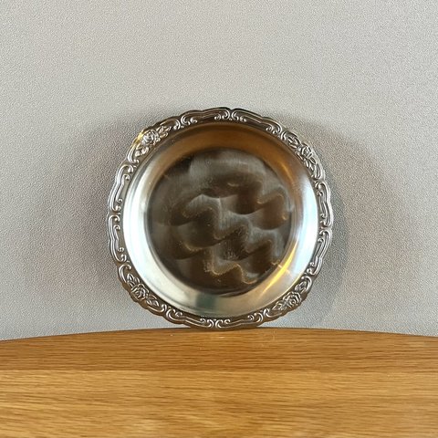 国産の古いプレート　　アンティーク　ヴィンテージ　ステンレス製プレート　小皿