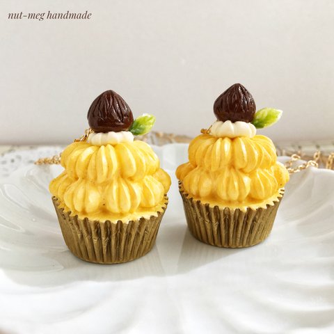 モンブランのネックレスＢ(cupcake  necklace/栗/Chestnuts/ペンダント/フェイクスイーツ/フェイクフード/食品サンプル/スイーツデコ)