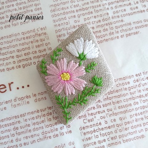 秋桜の刺繍ブローチ(薄ピンク)