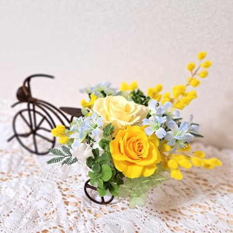 【送料無料】プリザーブドフラワー　ミモザ「春のたより」　自転車アレンジ　レトロ　薔薇のプリザーブドフラワー　ビタミンカラー💛　インテリア　ギフト