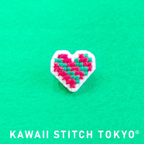 ハート【ブローチ】バッチ バッジ  クリスマス ラブ LOVE リース イベント 冬 刺繍 かわいい クロスステッチ ポップ オーダーメイド