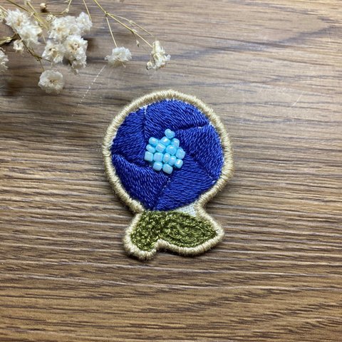 お花の刺繍ブローチ(青)