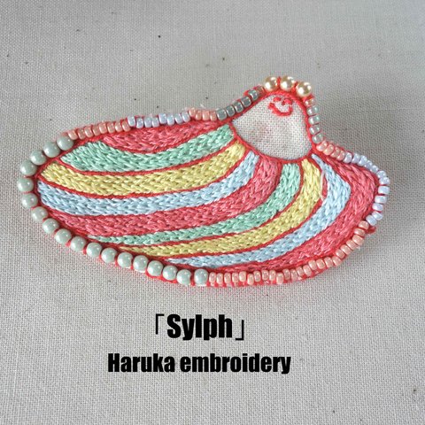 風の妖精　[Sylph]　刺繍とビーズのブローチ