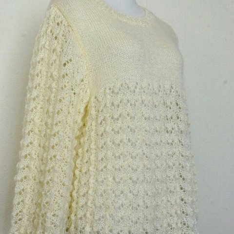 ふんわりモヘアの透かし編みセーター