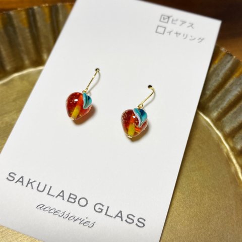 ガラスのりんごピアス