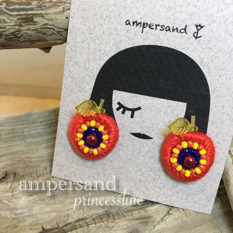 【白雪姫】リンゴの形のビーズ刺繍ピアス