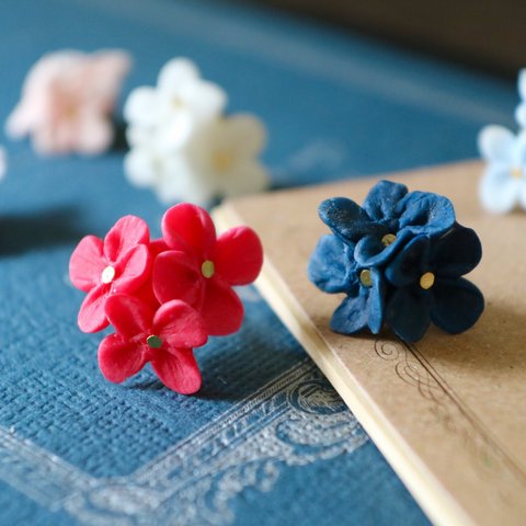 お砂糖菓子の紫陽花 ✳︎ つぶ咲   ノンホール ピアス  ( ネジバネ イヤリング )  ✨ 大人カラー  〜成人式の振袖、卒業式の袴など和装やウェディングにも〜  ❇︎再販2❇︎