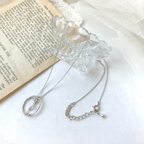 silver【 スミレの額装 ペンダント 】シルバー  お花 の ワイヤーアクセサリー by ナナウミナナミ