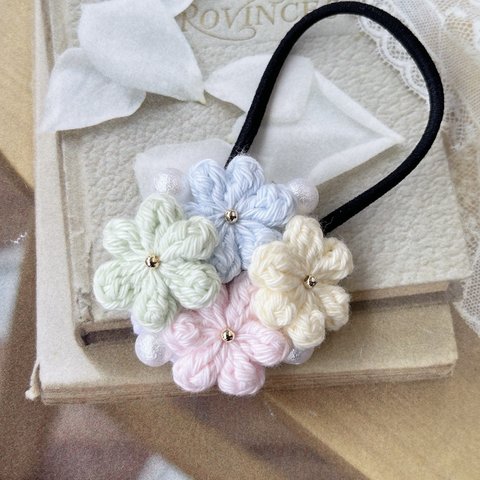 送料無料♡コットン夏糸で編んだ　お花＆ビーズいっぱいヘアゴム