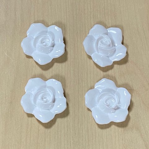 VINTAGE WHITE FLOWER CABOCHONS