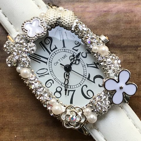 グルーデコ      白いお花の腕時計