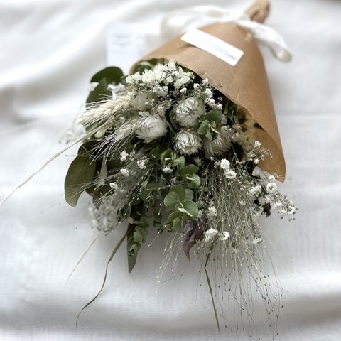 ユーカリと白いお花のスワッグ