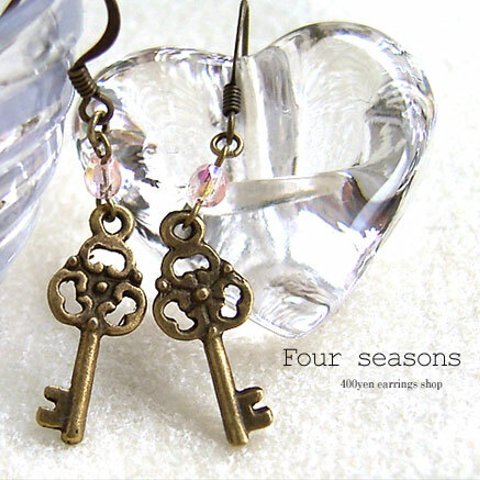 3ペア購入で1ペアおまけ＊450円ピアスAntique Key (Pink)/224_5