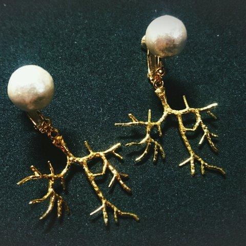 真珠と珊瑚のイヤリング