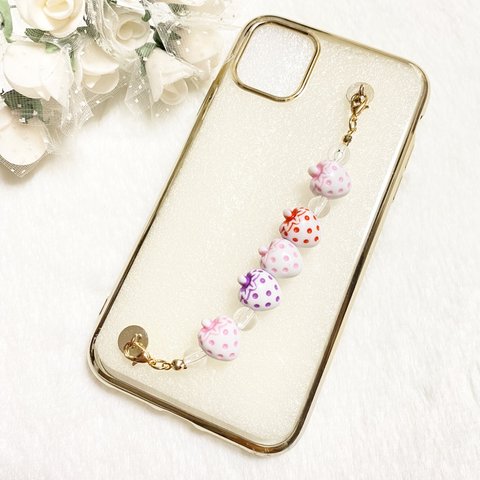 いちご が 可愛い ♡ キーリングハンガー スマホチェーン ☺︎ 強力な 両面テープ で 貼り付ける タイプなので iPhone も Android もOK♪