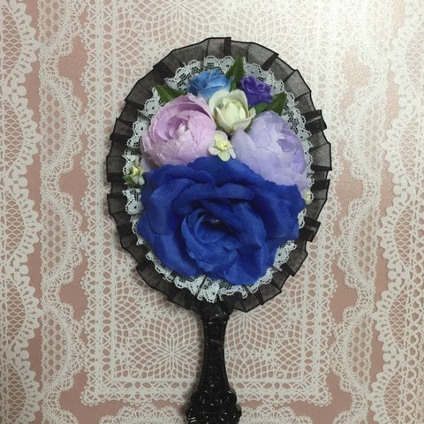〈プレゼントに♪〉ブラックレースと青いお花のミラー
