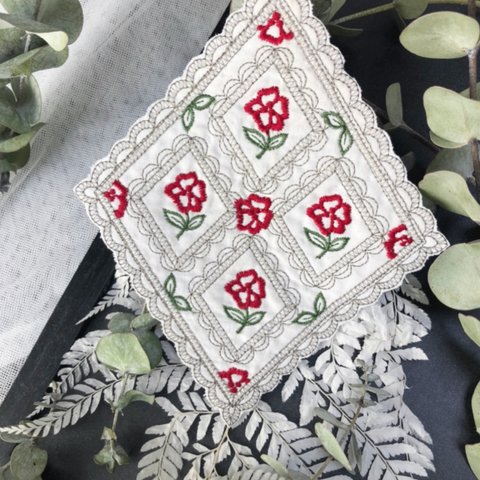 刺繍ワッペン　花ひし形