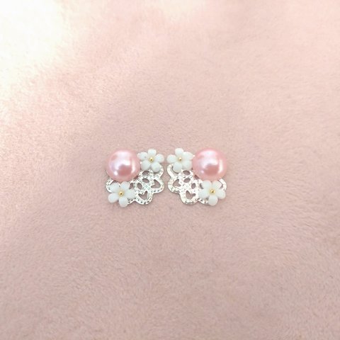 【春】シンプル 小ぶり ピンクパール 白いお花ピアス＆イヤリング #樹脂ピアス #樹脂ノンホールピアス #ステンレスピアス