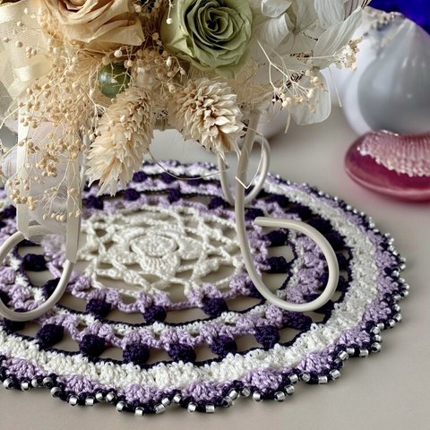 レース編みドイリー “紫のチューリップ ” 花瓶や置物に✨