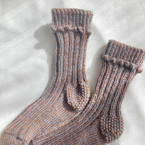 オトナカワイイ手編みの靴下