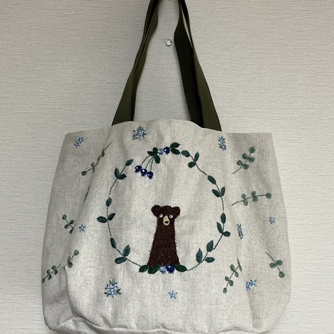 手刺繍のバッグ+くまさん+ブルーベリー+ボタニカル+肩掛けのバッグ