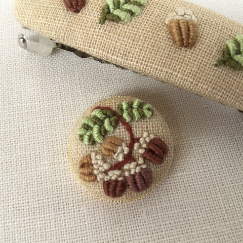 刺繍ブローチS  コナラのどんぐり