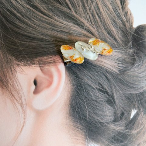 レジン　べに花のミニヘアクリップ　4.5cm　髪留め　オレンジ