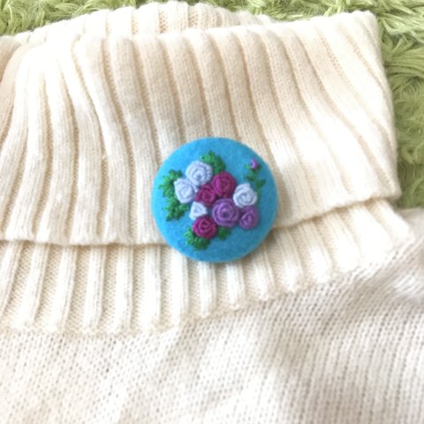 薔薇の刺繍ブローチ