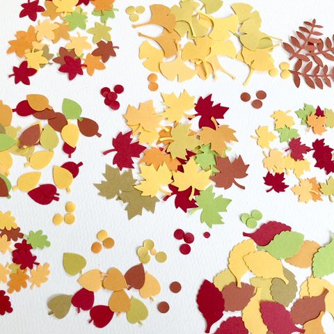 クラフトパンチの紅葉イチョウ落ち葉いろいろ150枚〜秋飾り　アルバム　スクラップブッキング　壁飾り