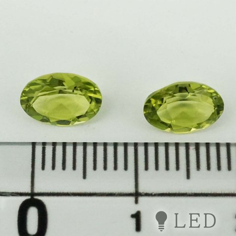 ペリドット　ルース　オーバル　7.7×6mm