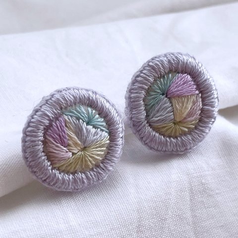 刺繍ピアス(糸と線)