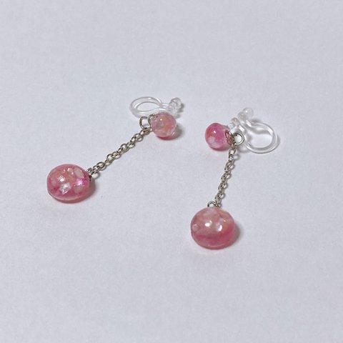 桜色のノンホールピアス