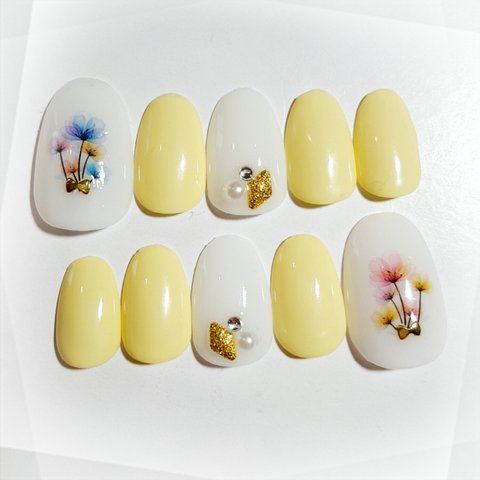 Bouquet Nail Pastel Yellow