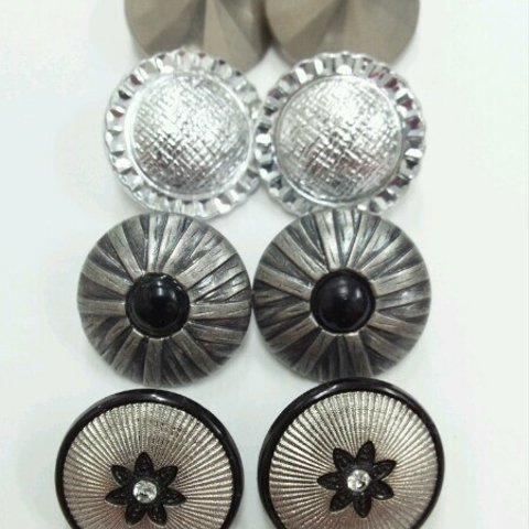 18ｍｍ◇8個入◇　シルバーペアボタン＃３