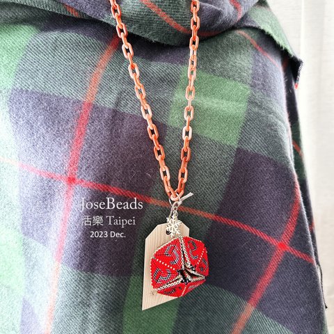 <Blue-Red triangles necklace>