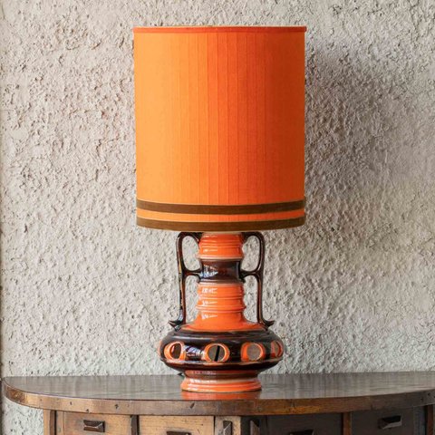 FAT-LAVAと呼ばれる技法で作られた 鮮やかなオレンジが印象的 セラミックテーブルランプ 1灯　2000019210528