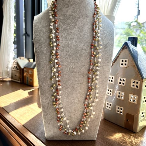 秋色　柔らかなカラーの3連本真珠ロングネックレス