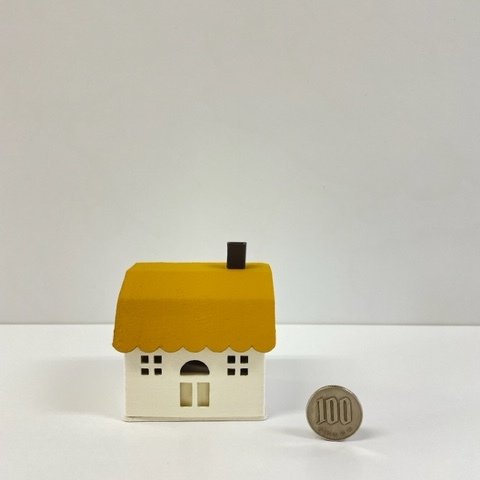 プチハウス　ライト 　黄色い屋根の家