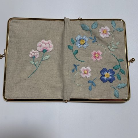 手刺繍のがま口手帳　ハンドメイド