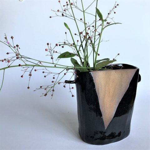 仕切り棒付きの花器