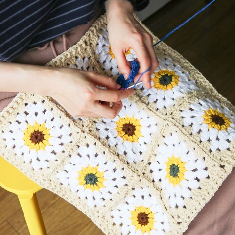 手元サイズ[S]向日葵クロシェケット Crochet blanket/sunflower/light beige/ クロシェ